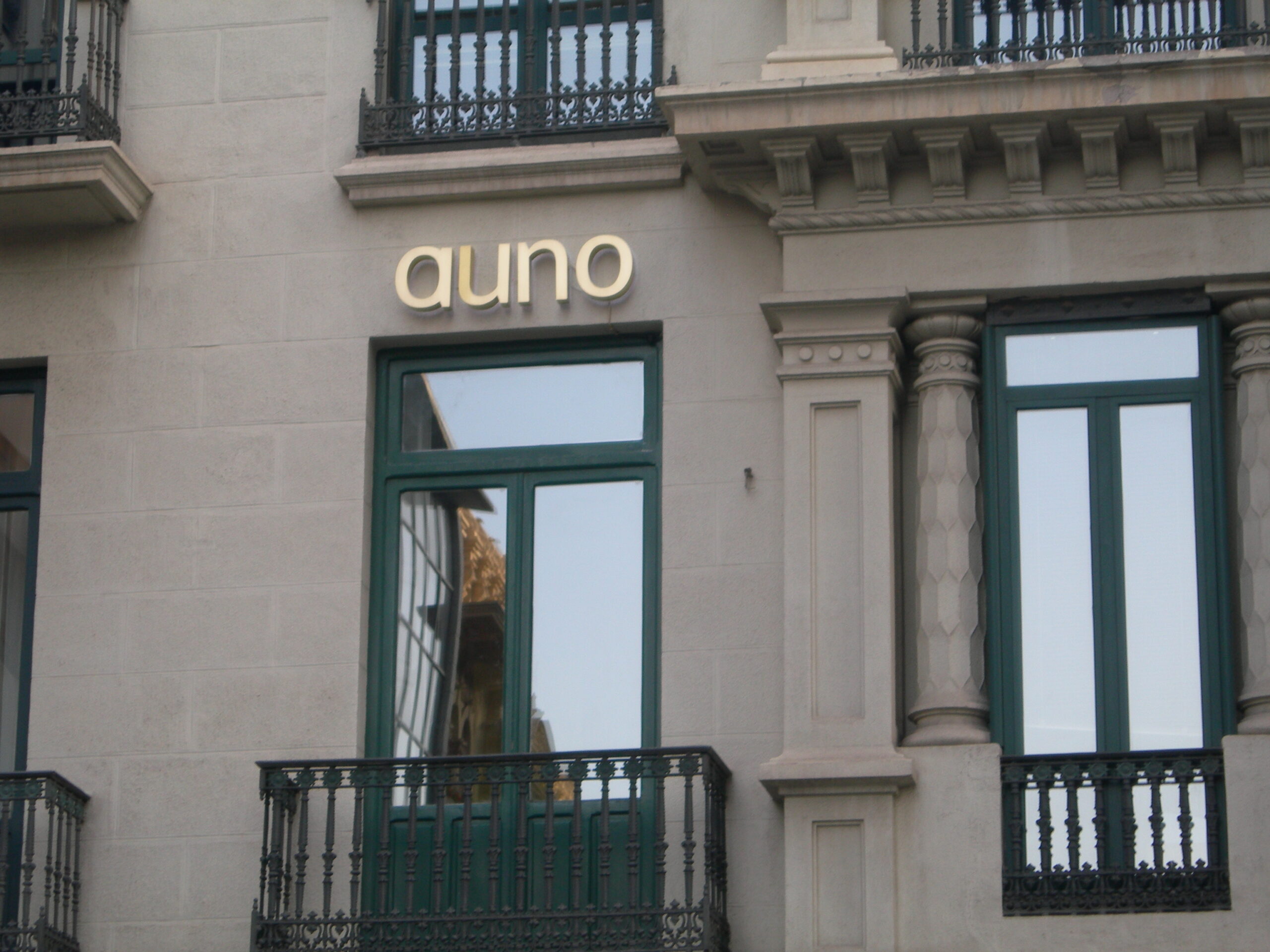 AUNO